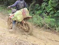 Terobos Medan Ekstrem, Warga Kampung Serule Apresiasi Personel Polres Aceh Tengah Jadi yang Pertama Salurkan Logistik