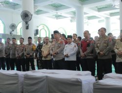 Kapolda Sumbar Pimpin Pemakaman Massal Korban Bencana Palembayan, 253 Orang Meninggal Dunia