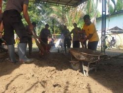 Pulihkan Sekolah Pascabanjir, Polres Bireuen Gotong Royong Bersihkan TK di Gandapura