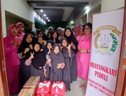 Bhayangkari Ranting Duren Sawit Santuni Anak Yatim di Yayasan Rumah Yatim