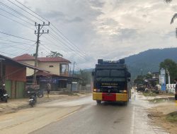 Cegah Risiko ISPA, Polres Aceh Selatan Terjunkan Water Cannon Bersihkan Debu Sisa Banjir