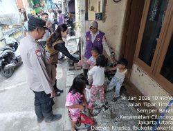Tim Trauma Healing Polri Bersama Relawan UI Hadir Bersama Warga Pascabanjir di Cilincing