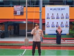 Kapolsek Kepulauan Seribu Selatan Pimpin Apel Pagi dan Beri Arahan kepada Siswa SMKN 61 Jakarta di Pulau Tidung