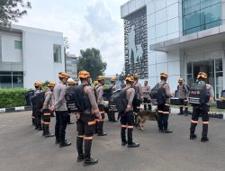 Den K9 SAR Ditpolsatwa Korsabhara Baharkam Polri Perkuat Penanganan Bencana Longsor di Pasirlangu