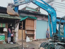 Warga Sambut Antusias Normalisasi Saluran Air Jalan Mawar Luar