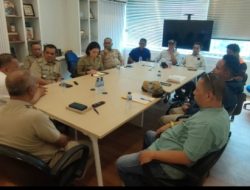 Tak Ada Solusi Nyata, Massa Ancam Segel TPS 3R Rawa Badak Utara