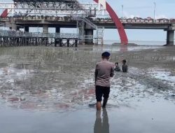 Respons Cepat Dit Polairud Polda Jatim Selamatkan Dua Anak Terjebak Lumpur di Wisata Kenjeran