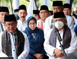 Gubernur DKI Hadiri Haul ke-85 MH Thamrin di TPU Karet Bivak