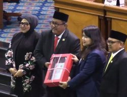 Eksekutif – Legislatif Sahkan Dua Perda di Paripurna DPRD DKI