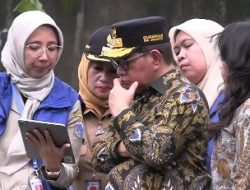 Gubernur DKI Tinjau Pengerukan Kali Sepak Segmen 1 Kembangan