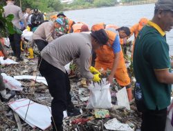 Wakapolres Kepulauan Seribu Hadiri Kegiatan “Jaga Jakarta Bersih” Forkopimko Jakarta Utara di Pantai Marunda