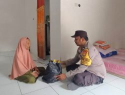 Bhabinkamtibmas Pulau Sabira Salurkan Bantuan Sembako dan Santunan kepada Lansia Dhuafa