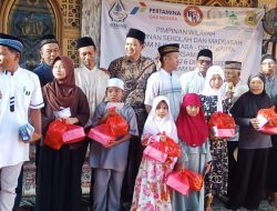 Pengurus RW 12 Warakas dan DKM Miftahusalam Gelar santunan