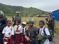 Patroli Humanis Satgas Ops Damai Cartenz di Kampung Kabiding, Kehangatan Warga dan Tawa Anak-Anak Warnai Pagi di Oksibil