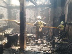 5 Rumah Dilalap Api di Semper Barat! Korsleting Listrik Diduga Jadi Pemicu, Warga Butuh Bantuan Mendesak