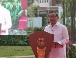 Gubernur DKI Resmikan Taman Bendera Pusaka dan Patung Fatmawati Puspa Bangsa