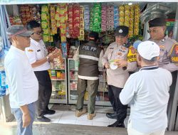 Sinergi Trantibun, Polsek Kepulauan Seribu Utara Ikut Penertiban Makanan dan Minuman Kedaluwarsa di Pulau Harapan