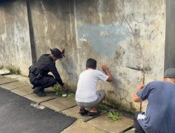 Brimob Metro Jaya Gelar Gerakan ASRI, Masjid dan Lingkungan Warga Ciputat Jadi Lebih Bersih