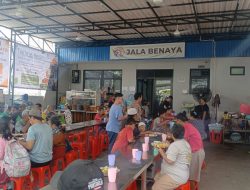 Jumat Peduli Polsek Metro Penjaringan, 500 Paket Nasi Dibagikan untuk Warga di Penjaringan