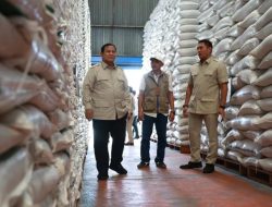 Presiden Sidak Gudang BULOG di Magelang, Pastikan Stok Beras Nasional
