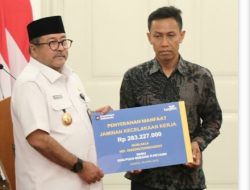 Wagub DKI Serahkan Santunan Dua Keluarga Korban Tabrakan Kereta di Bekasi