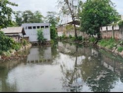 Bangunan Permanen di Tengah Kali Cakung Lama Dibiarkan, Laporan Warga Berkali-kali Tak Ditanggapi