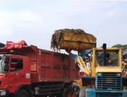 Perumda Pasar Jaya Percepat Penanganan Sampah di Pasar Induk Kramat Jati