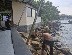 Satpolairud Polres Kepulauan Seribu Gelar Aksi Bersih Pantai di Marina Ancol