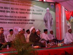 Polres Kepulauan Seribu Humanis Amankan Haul Habib Ali Bin Ahmad Bin Zen Al-‘Aidid ke-135, Ribuan Jamaah Khusyuk Hadiri Wisata Religi di Pulau Panggang
