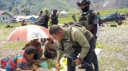 Patroli Humanis Satgas Ops Damai Cartenz Sambangi Pedagang dan Tukang Ojek di Mulia