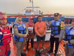 Polsek Kepulauan Seribu Selatan Gerak Cepat Tindak Lanjuti Laporan 110, Selamatkan 35 Penumpang KM Dewi Putri Yang Alami Kebocoran Di Perairan Cituis