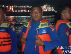 Patroli Malam Satpolairud Polres Kepulauan Seribu Perkuat Keamanan Perairan, Layanan Polisi 110 Disosialisasikan ke Nelayan
