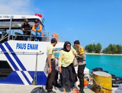 Jakarta On The Spot, Polres Kepulauan Seribu Sosialisasikan Layanan Polisi 110 kepada Wisatawan dan Warga di Dermaga