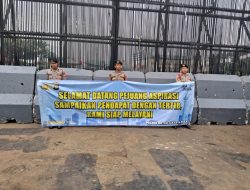 Polda Metro Jaya Kedepankan Pelayanan Humanis Saat Kawal Aksi KNARA di DPR Dengan Spanduk Simpatik