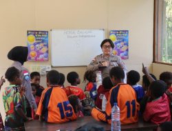 Melalui Honai Belajar, Ops Damai Cartenz Kenalkan Dunia dan Tata Surya kepada Anak-anak di Tembagapura, Timika, Papua Tengah