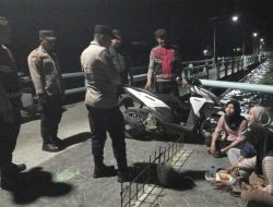 Patroli Malam Jakarta On The Spot Minggu Dini Hari, Polsek Kepulauan Seribu Selatan Jaga Dermaga Pulau Tidung dan Sosialisasikan Layanan Polri 110