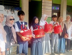 SMA Yaniic dan SMP Ar Ridha Gelar Peringatan Muharram Dengan Santunan Anak Yatim Piatu