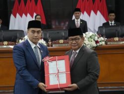 Gubernur DKI Sampaikan Jawaban Atas Pandangan Umum Fraksi Terhadap Raperda P2 APBD