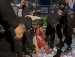 Usai Kawal Aksi Penyampaian Pendapat, Wakapolda Metro Jaya Pimpin Personel Bersihkan Kawasan Thamrin