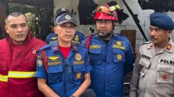 Brimob Polda Metro Jaya Bantu Padamkan Kebakaran Dua Kios di Ciputat