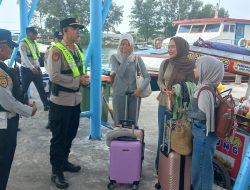 Kasat Pam Obvit Polres Kepulauan Seribu Gelar Jaga Jakarta On The Spot di Dermaga Pulau Kelapa-Harapan, Penumpang Kapal Diingatkan Soal Keselamatan