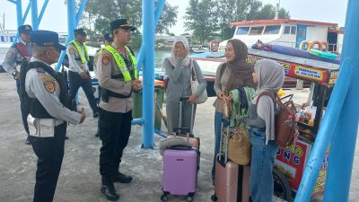 Kasat Pam Obvit Polres Kepulauan Seribu Gelar Jaga Jakarta On The Spot di Dermaga Pulau Kelapa-Harapan, Penumpang Kapal Diingatkan Soal Keselamatan