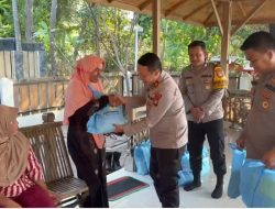 Kapolsek Kepulauan Seribu Selatan Gelar Jaga Jakarta On The Spot dan Minggu Peduli di Pulau Tidung, Bagikan Sembako serta Sosialisasikan Layanan Polisi 110