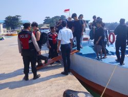 Jakarta On The Spot, Polisi Humanis Bantu Penumpang di Dermaga dan Sosialisasikan Layanan Polisi 110