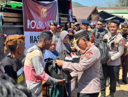 Polri Perkuat Penanganan Gempa NTT, Kapolri Tinjau Lokasi Terdampak dan Serahkan Bantuan