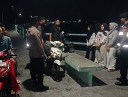 Patroli Malam Jakarta On The Spot di Pulau Tidung, Polisi Perkuat Sosialisasi Layanan Polisi 110 kepada Warga