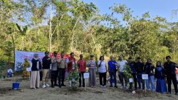 Masyarakat Ikut dalam Penanaman Bersama Bupati Kendal di Watu Sumong