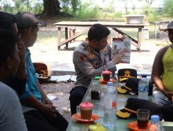 Jumat Curhat On The Spot di Pulau Kelapa, Polres Kepulauan Seribu Sosialisasikan 110 dan Keselamatan Berlayar