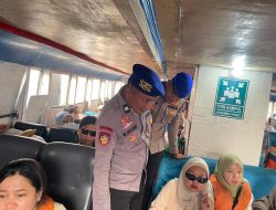 Satpolairud Polres Kepulauan Seribu Sosialisasikan Polisi 110 dan Keselamatan Berlayar di Dermaga Kaliadem