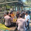 Jaga Jakarta di Pulau Kelapa, Bhabinkamtibmas Sosialisasikan Layanan Polisi 110 Gratis 24 Jam